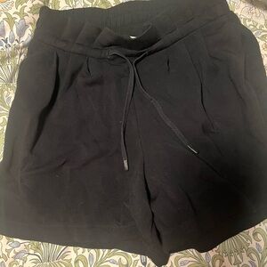 Varley double knit paper bag shorts size M